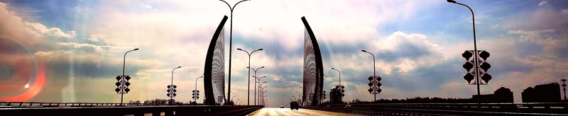 霞光沐浴巨力桥（摄影：陈静）
